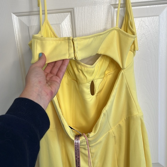 NWT House of CB Soren buttercup yellow cutout dress size L+ - Picture 9 of 14